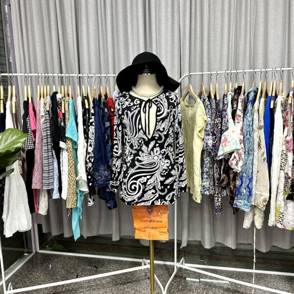 เสื้อแฟชั่นคละไซซ์ ป้ายอินทรีส้ม